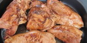 курица кусочками в соусе в духовке