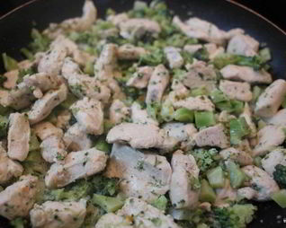 Курица, тушенная с брокколи