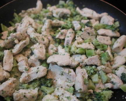 Курица, тушенная с брокколи