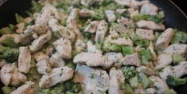 курица, тушенная с брокколи