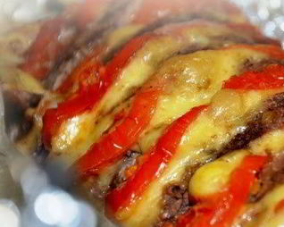 Мясо, запеченное с сыром и помидорами