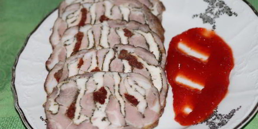 Рецепт свинины фаршированной курицей и вялеными томатами