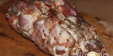 свинина фаршированная курицей и вялеными томатами