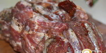 свинина фаршированная курицей и вялеными томатами