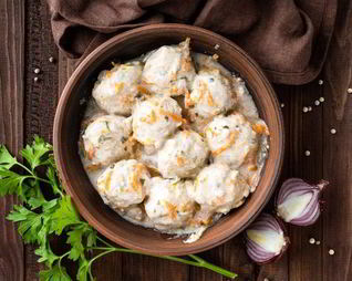 Тушеная курица в кастрюле