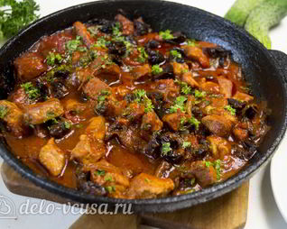 Тушеное мясо с черносливом