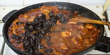 тушеное мясо с черносливом