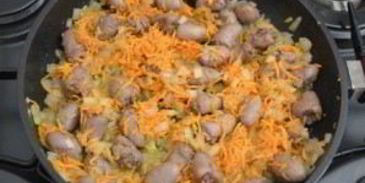 тушеные куриные сердечки