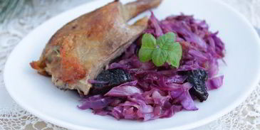 утиные ножки с красной капустой