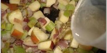 утка, фаршированная свининой и клюквой