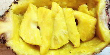 утка под винным соусом в ананасе