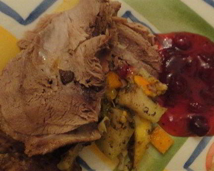 Утка с пряными фруктами