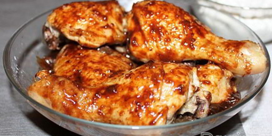 Рецепт запеченной курицы с соусом из чернослива и сырным дипом