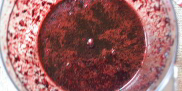 ньокки из творога с черничным соусом и сливками