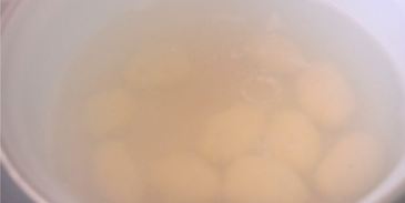 ньокки из творога с черничным соусом и сливками