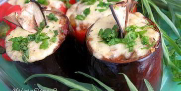 баклажаны и перцы с кориандром, сыром и овощами