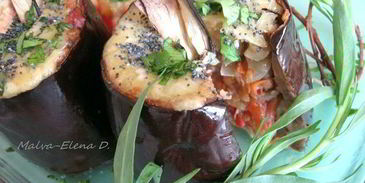 баклажаны и перцы с кориандром, сыром и овощами