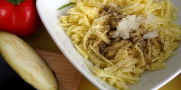 баклажаны и перцы с кориандром, сыром и овощами