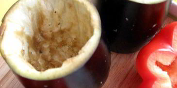 баклажаны и перцы с кориандром, сыром и овощами