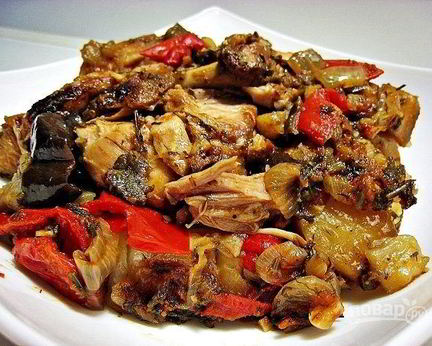 Баклажаны в казане с курицей