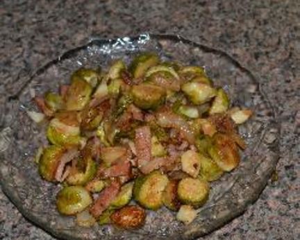 Брюссельская капуста с копченым беконом