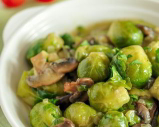 Брюссельская капуста с шампиньонами