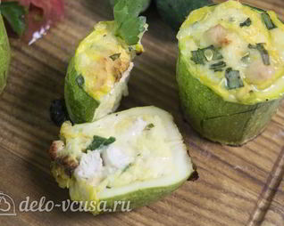 Фаршированные кабачки с курицей и сыром