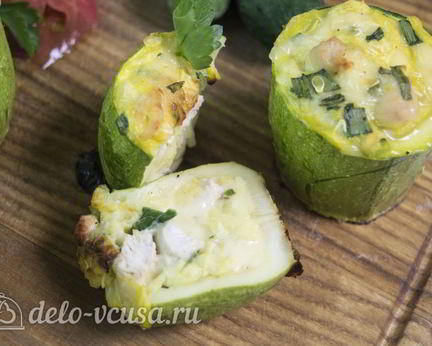 Фаршированные кабачки с курицей и сыром