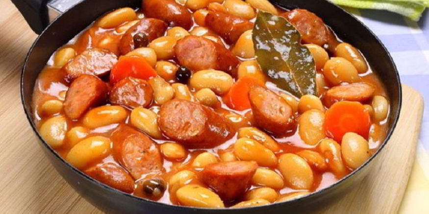 Рецепт фасоли с колбаскам