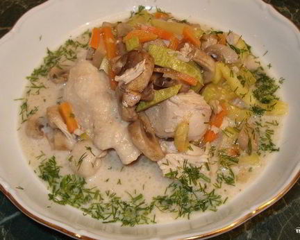 Кабачки с курицей и грибами