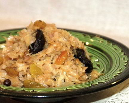 Капуста с сухофруктами