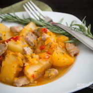 Рецепт Картошки, тушенной со свининой в кастрюле