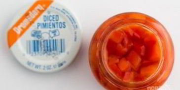 картошка, тушенная со свининой в кастрюле