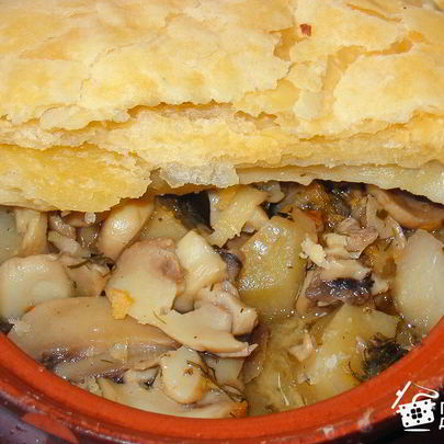 Овощи, тушенные в горшочке