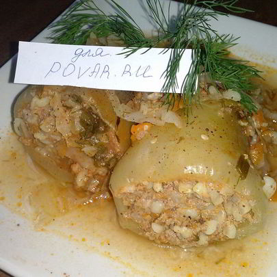 Перец, фаршированный булгуром, мясом и овощами