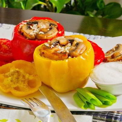Перец, фаршированный грибами и рисом