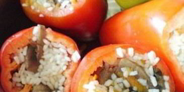 перец, фаршированный грибами и рисом