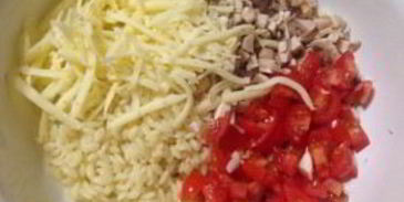 перец, запеченный с пастой, грибами и сыром