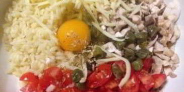 перец, запеченный с пастой, грибами и сыром