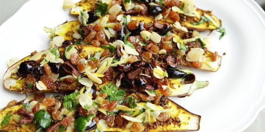 Рецепт пряных баклажанов с миндальной начинкой