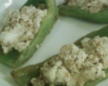 Сладкий перец с козьим сыром на гриле