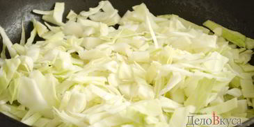 тушеная капуста с томатами и черносливом