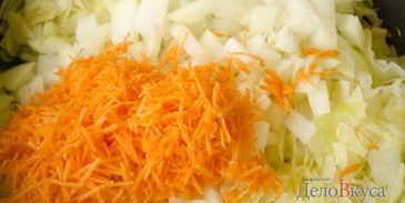 тушеная капуста с томатами и черносливом