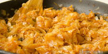 тушеная капуста с томатами и черносливом