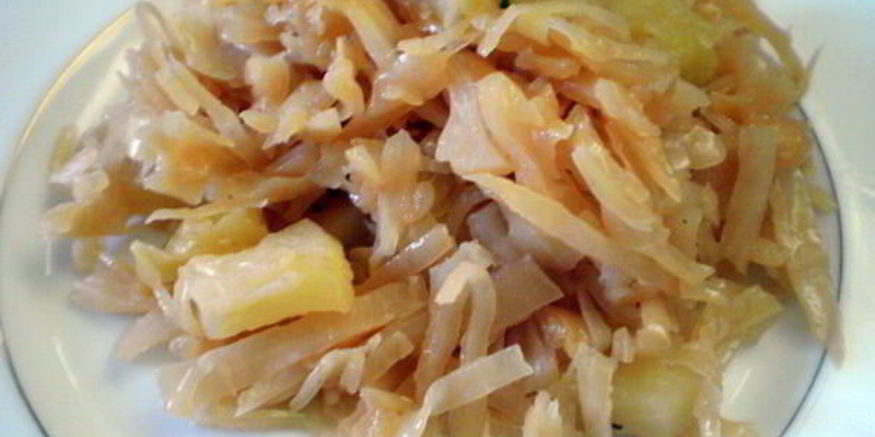 Рецепт тушеной капусты с яблоками