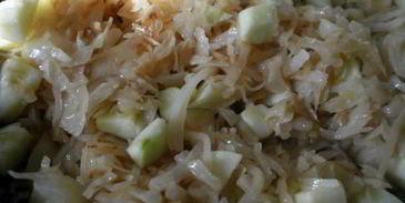 тушеная капуста с яблоками