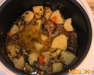 Тушеная картошка с бараниной в мультиварке