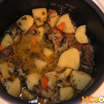 Тушеная картошка с бараниной в мультиварке