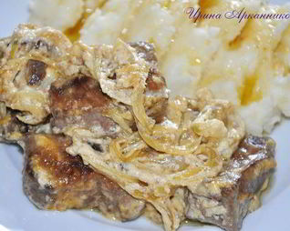 Говяжья печень под сметанно-горчичным соусом