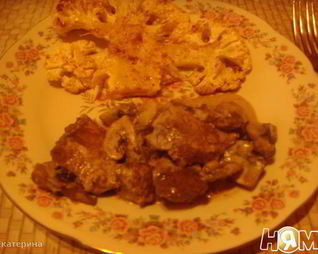 Говяжья печень с грибным соусом